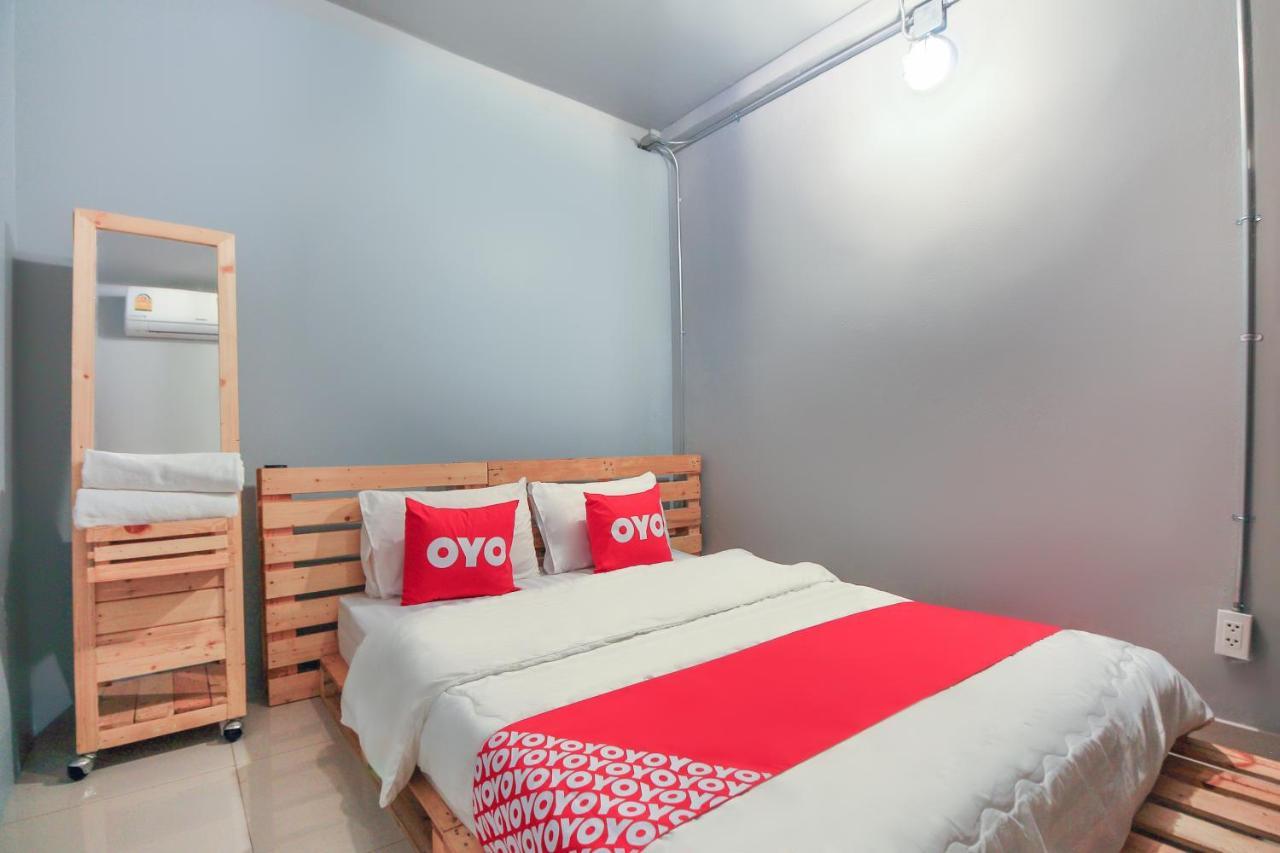 Oyo 421 Guyasuka Hostel & Cafe Bangkok Eksteriør bilde